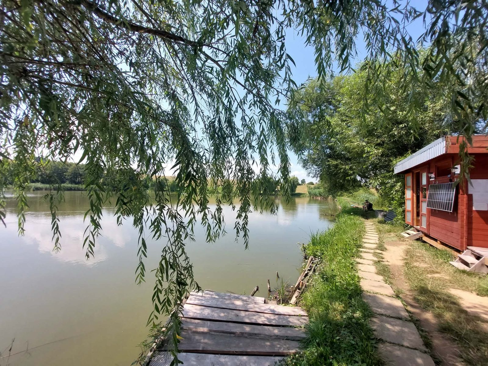 Łowisko w Besku — domek nad wodą