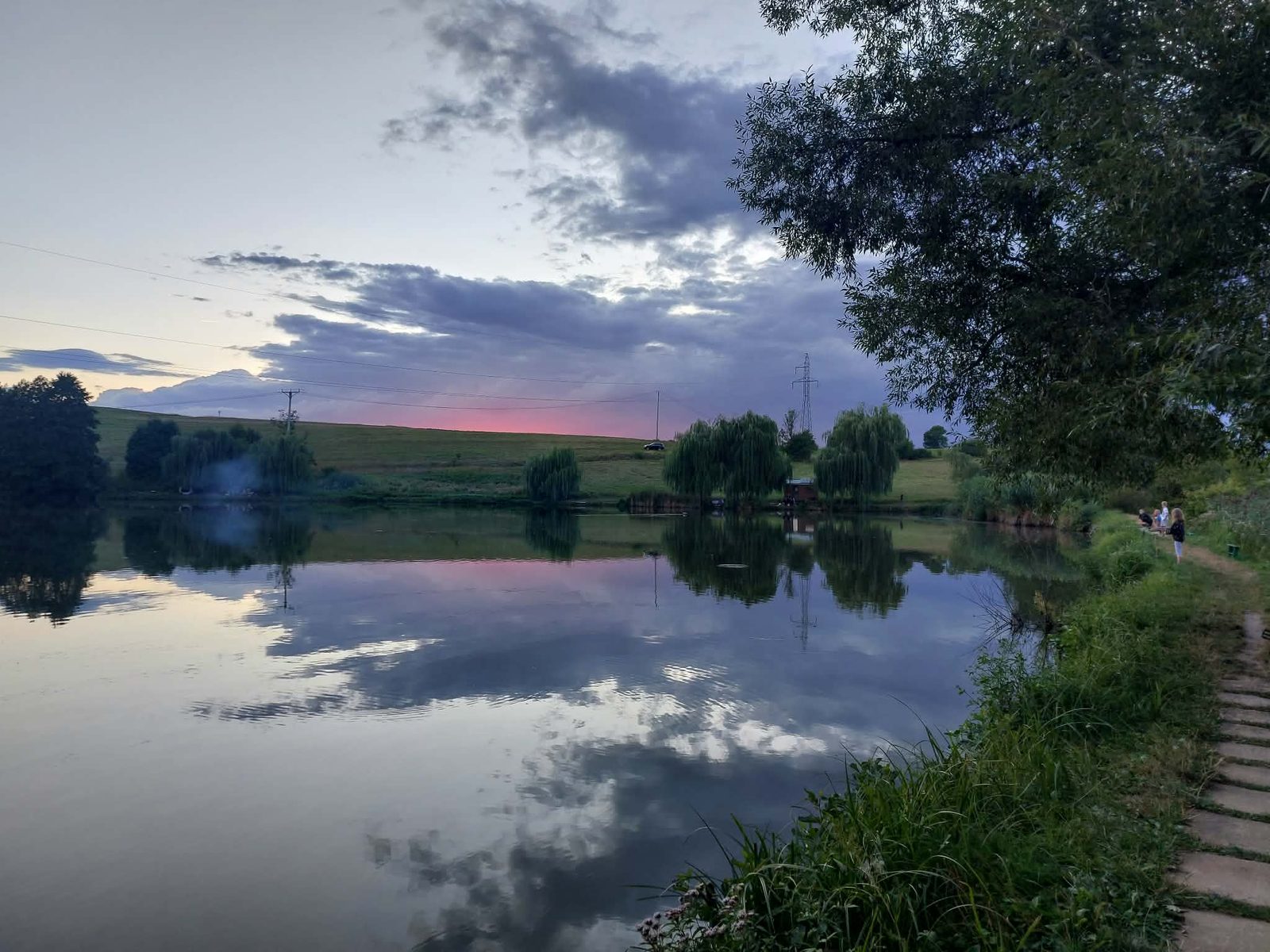 Zachód słońca nad łowiskiem w Besku